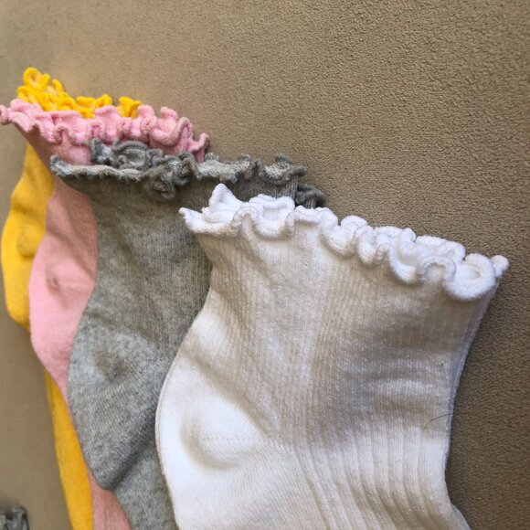 6 pair New Women Ruffle Ankle Socks. Seamless low cut socks - Picture 6 of 9